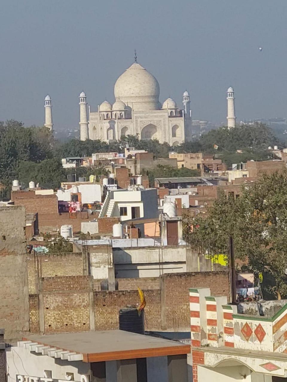 Hotel The First By Goyal Hotelie Agra  Bagian luar foto